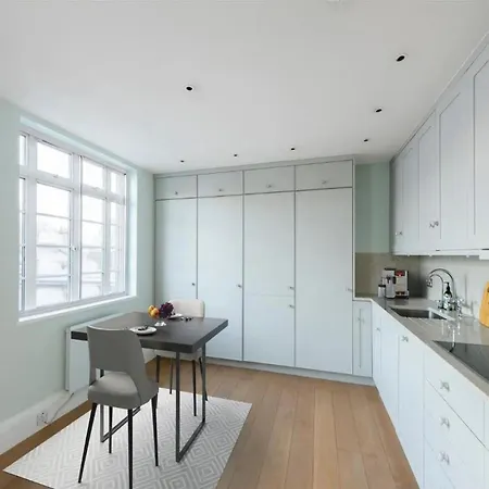 Stylish 4-bedroom With Spectacular Views In *