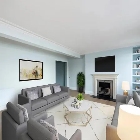 Stylish 4-bedroom With Spectacular Views In Apartment