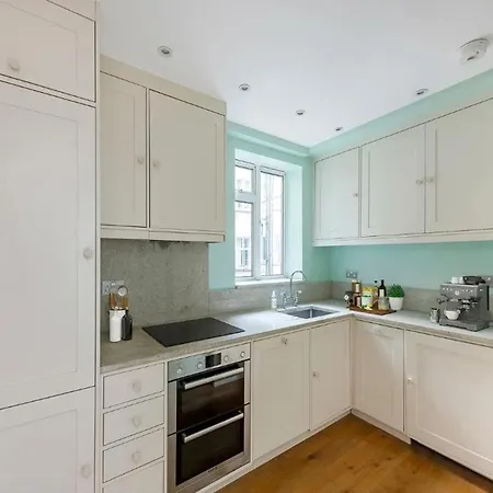 Apartment Stylish 4-bedroom With Spectacular Views In *